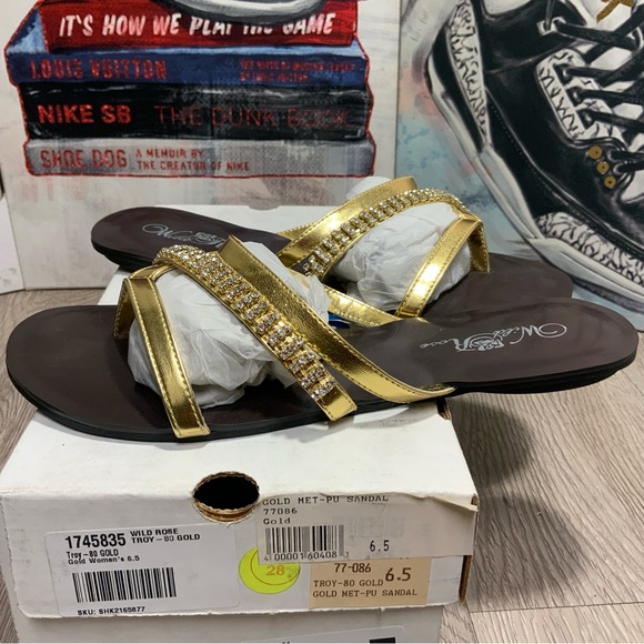 WILD ROSE size 6 Gold Metallic & Crystal Flat Sandals NIB Casual - Picture 2 of 6